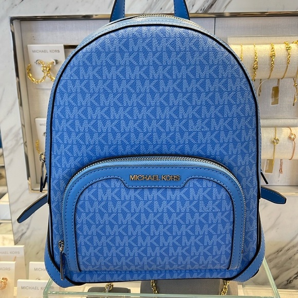 Michael Kors Jaycee Medium Signature Logo Backpack
South Pacific
NWT - Picture 16 of 16